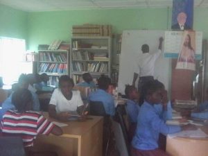 Sandy Raffan Local school children using the Sandy Raffan Library | Kori Development ...